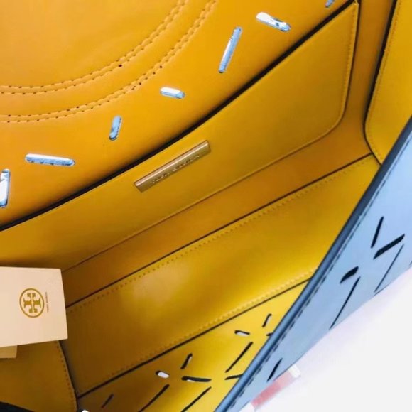 New Tory Burch Fleming Cutout Black Shoulder Bag - Picture 5 of 5